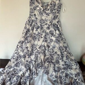 Floral print maxi dress in Ivory and Navy size medium